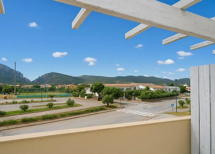 White, With Pool * Viddalba