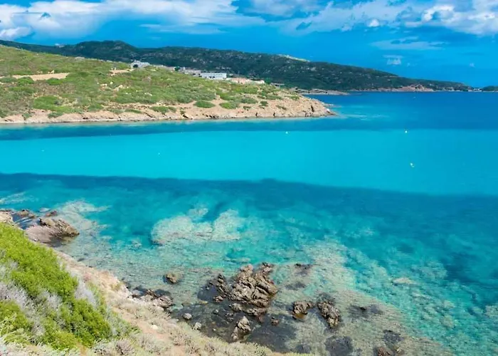 White, With Pool * Viddalba