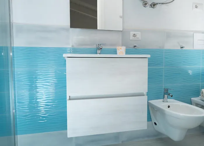 White, With Pool 公寓 *